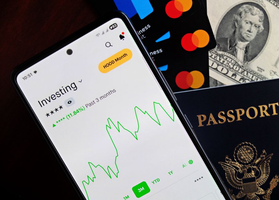 Best Personal Finance Apps for Gen Z and Millennials in 2026: Budgeting, Micro-Investing, and Credit-Building Compared